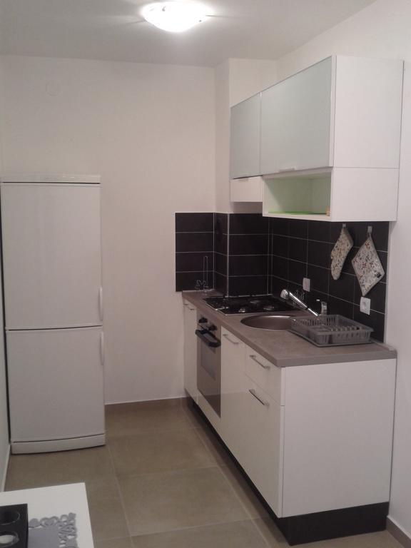 פולה Apartment Melani מראה חיצוני תמונה