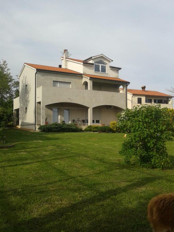 פולה Apartment Melani מראה חיצוני תמונה