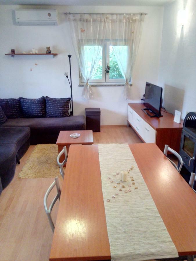 פולה Apartment Melani מראה חיצוני תמונה